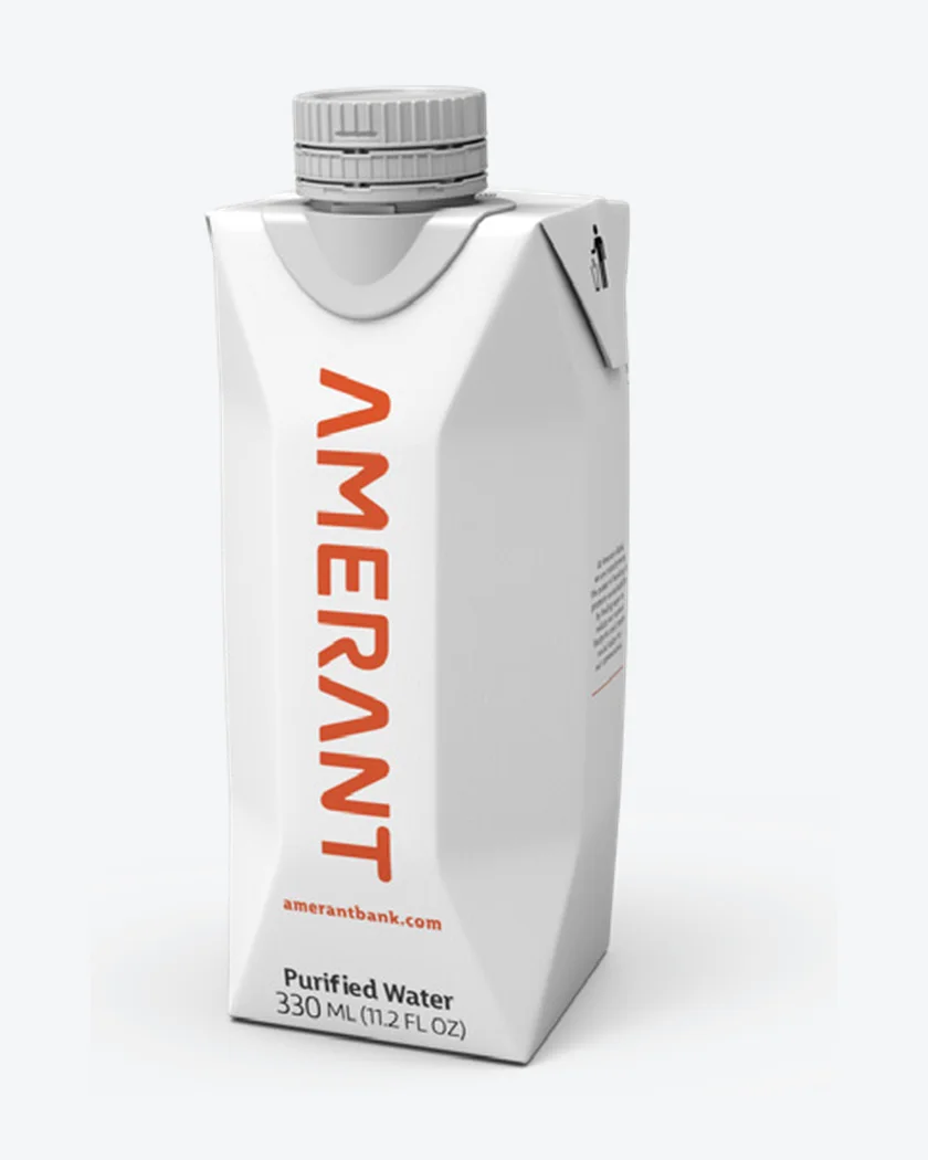 Referenz unseres Produktionspartners: gebrandete Karton-Wasserflasche für Amerant (Finanzen)