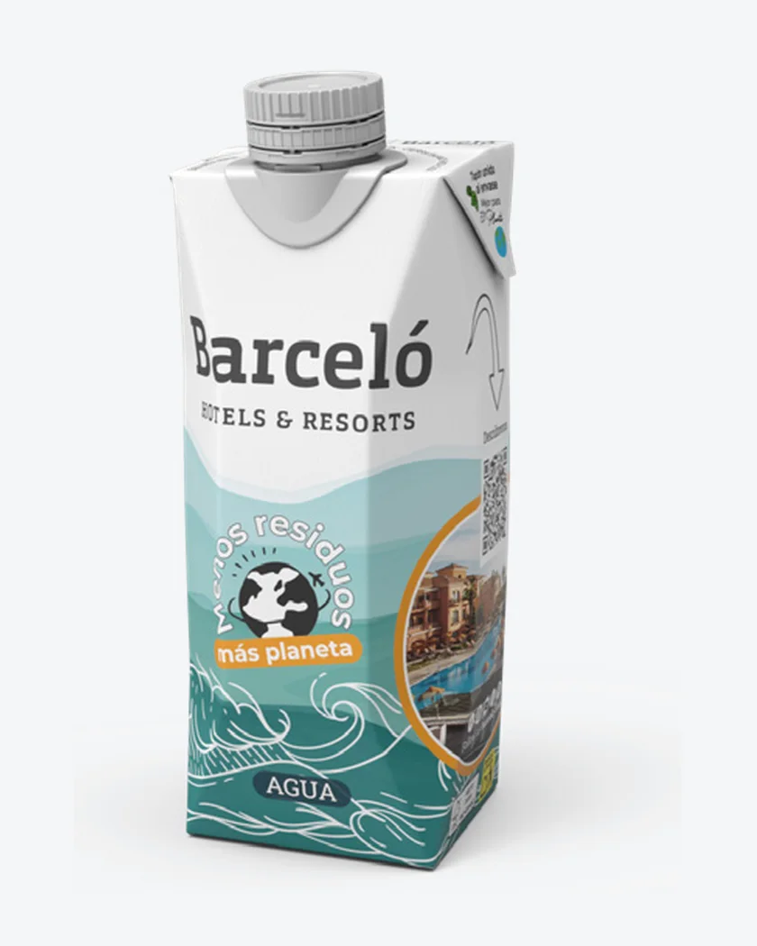 Referenz unseres Produktionspartners: gebrandete Karton-Wasserflasche für Barceló (Hotellerie)
